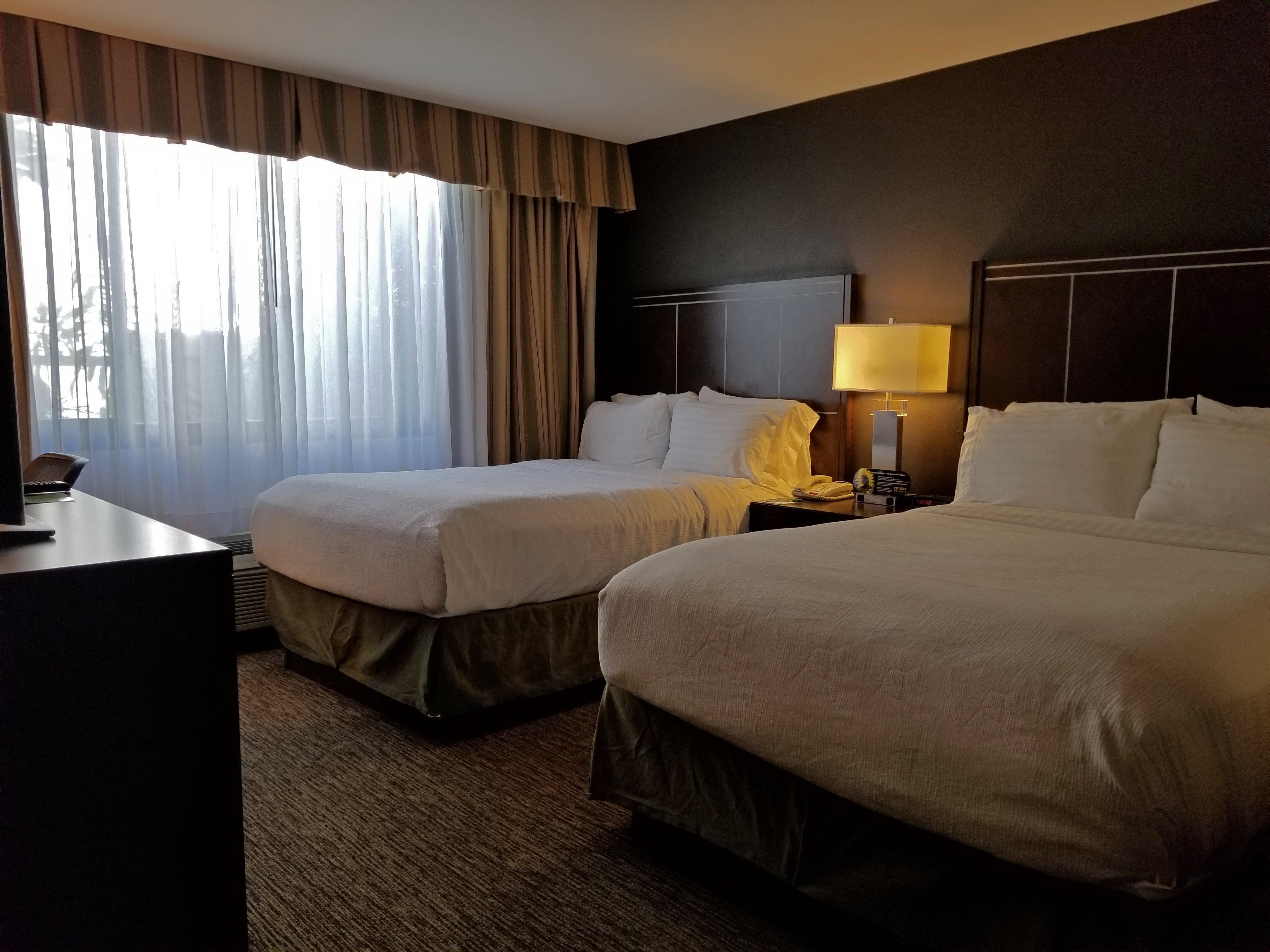 Holiday Inn Hotel & Suites Anaheim By Ihg Exterior photo