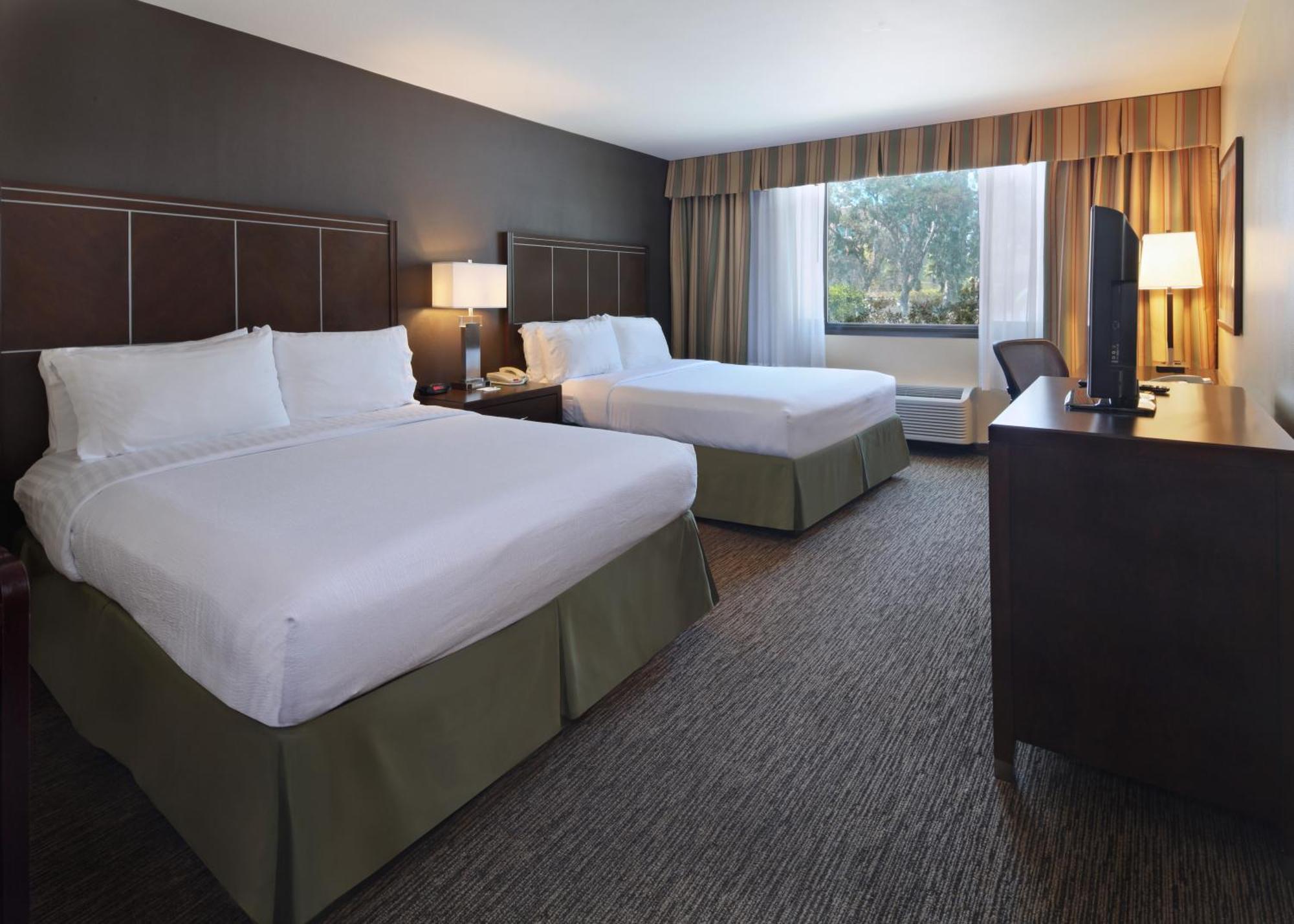 Holiday Inn Hotel & Suites Anaheim By Ihg Exterior photo