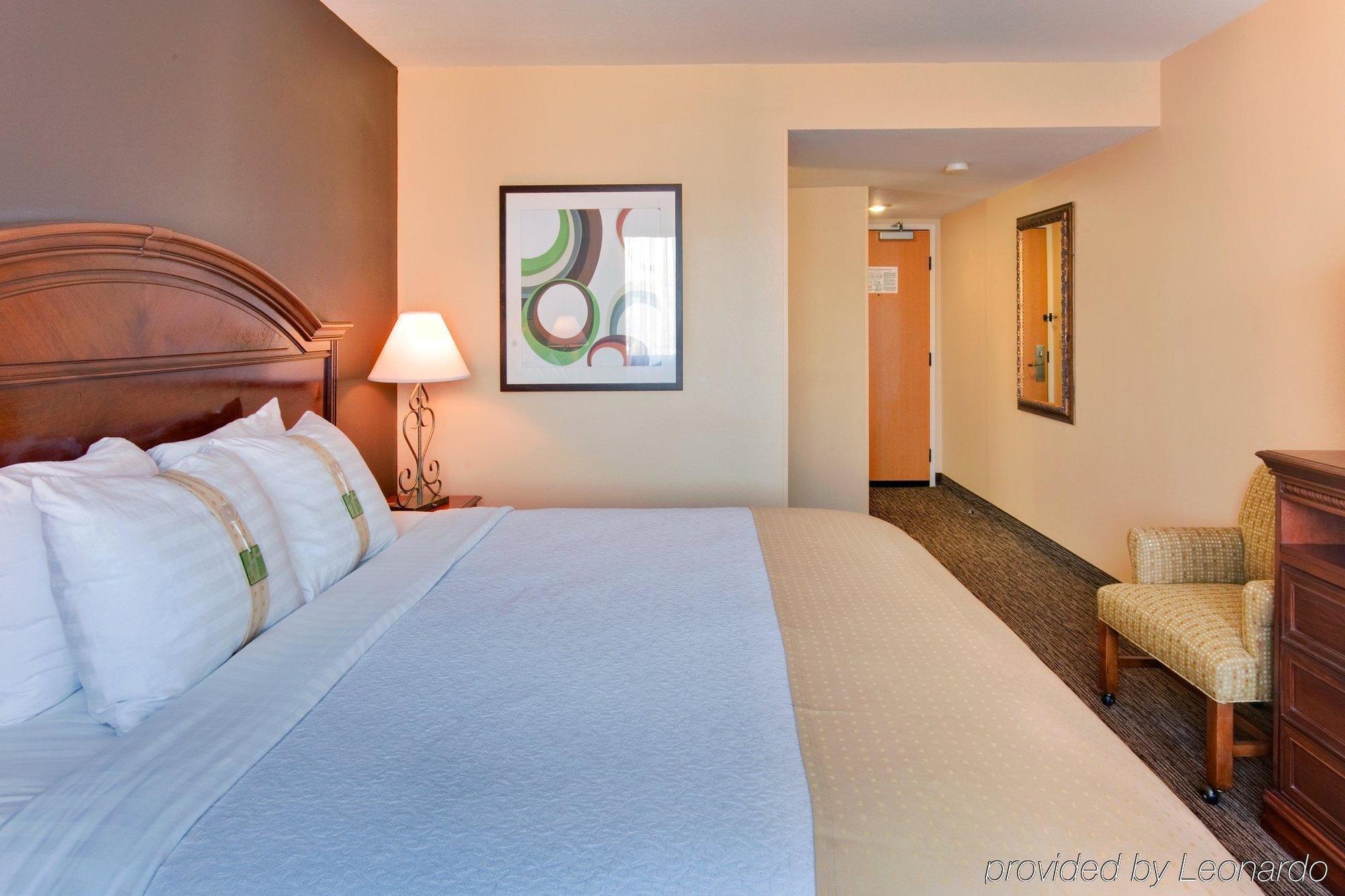Holiday Inn Hotel & Suites Anaheim By Ihg Exterior photo
