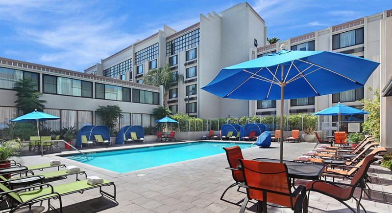 Holiday Inn Hotel & Suites Anaheim By Ihg Exterior photo